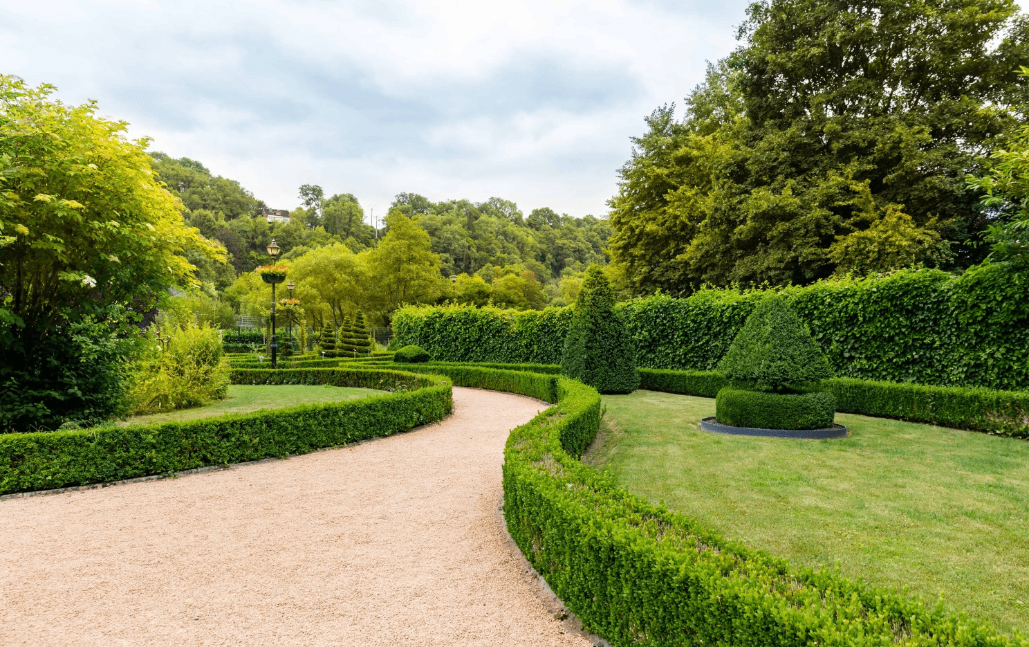 the advantage of radar with Fences, hedges, trees.